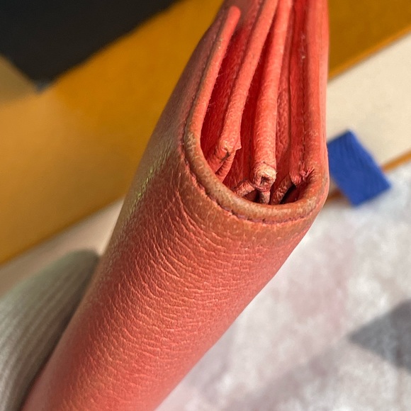 CHANEL  CORAL leather  Camellia CC FLAP Long wallet - Picture 11 of 15